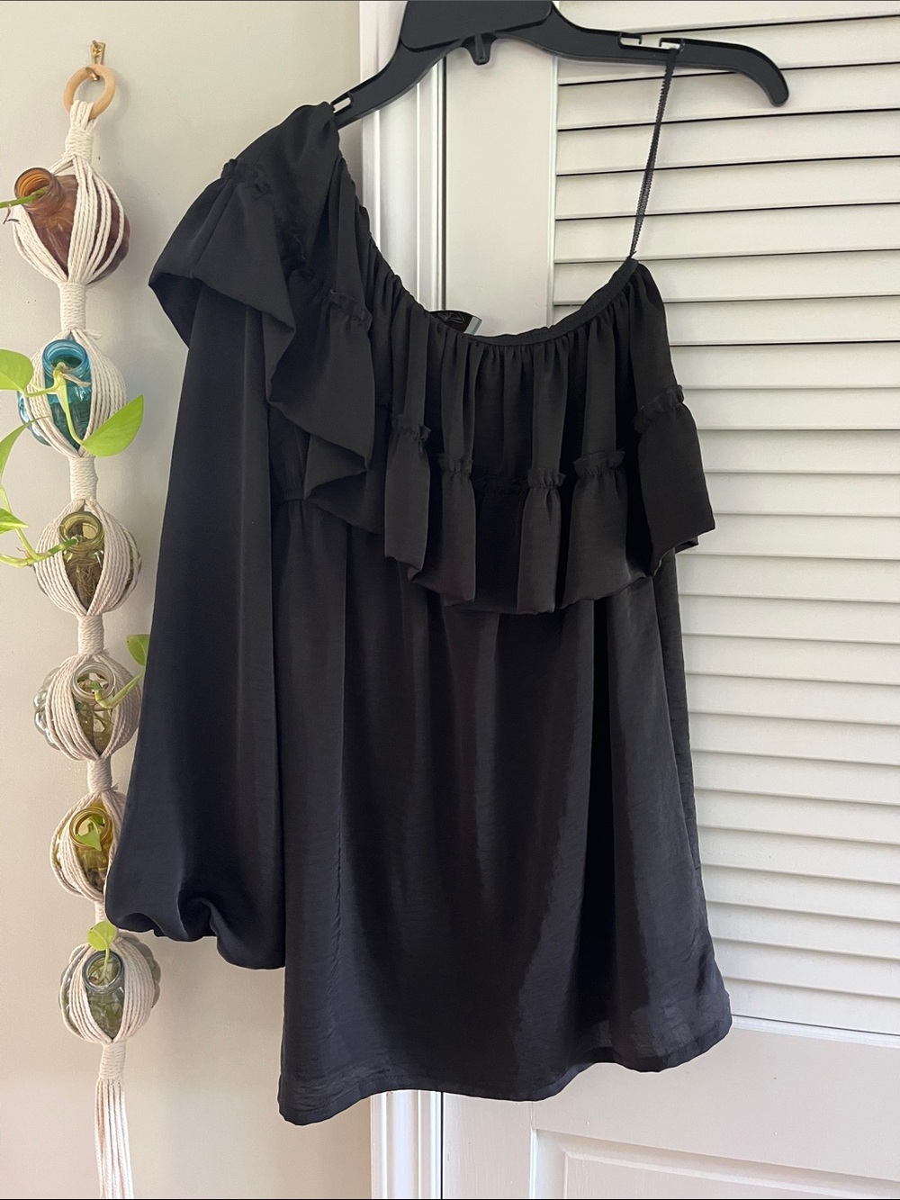 Judith March Black One-Shoulder Ruffle Mini Dress